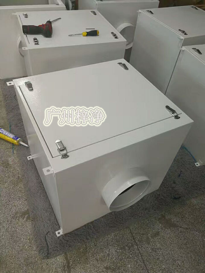 增壓新風柜根據(jù)所需風量的風壓不同，在電機功率適用范圍內(nèi)調(diào)整風機轉(zhuǎn)速，達到所需效果；