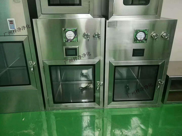 層流傳遞窗適用于需要隔離不同潔凈度級(jí)別的房間，如潔凈室與普通房間之間的連接、不同潔凈度級(jí)別潔凈室之間的連接等。